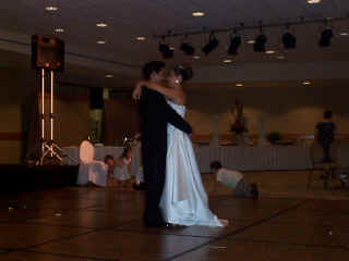 brandonhannahfirstdance.jpg (35516 bytes)