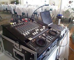 cdplayermixer.jpg (14802 bytes)